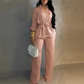 🎀👖 Kvinnas Dragsko Skjorta & Vida Ben Byxor Set – Justerbar Midja, Flödande Byxor & Texturerat Tyg 🌿