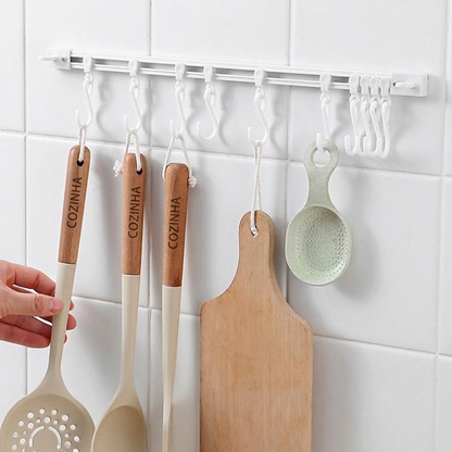 🔥🍳 Trilho adesivo para cozinha com 10 ganchos deslizantes – economiza espaço, sem necessidade de perfurar & resistente. Mantenha sua cozinha organizada! ✨🔧
